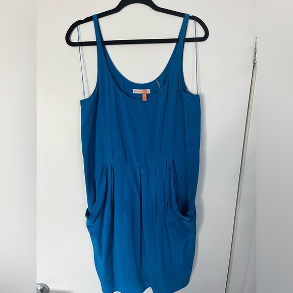 Rebecca Taylor 100% silk dress. With tie belt, bubble style bottom v forgiving! - Picture 3 of 9